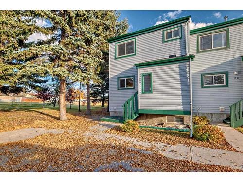 19-131 Templehill Drive Ne, Calgary, AB - Outdoor