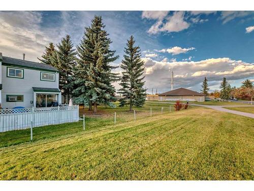 19-131 Templehill Drive Ne, Calgary, AB - Outdoor