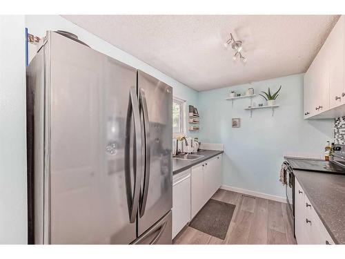 19-131 Templehill Drive Ne, Calgary, AB - Indoor Photo Showing Kitchen