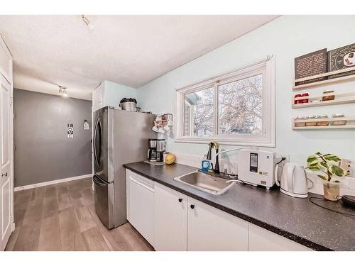 19-131 Templehill Drive Ne, Calgary, AB - Indoor Photo Showing Kitchen