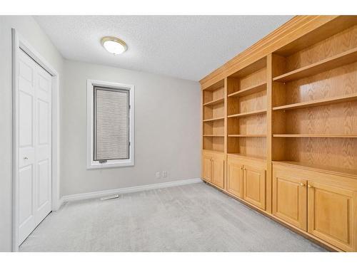 9051 Scurfield Drive Nw, Calgary, AB - Indoor Photo Showing Other Room