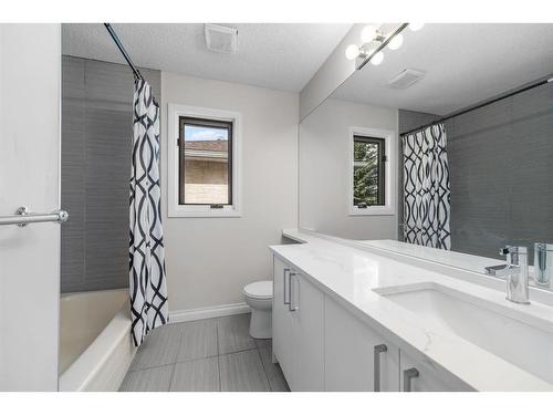 9051 Scurfield Drive Nw, Calgary, AB - Indoor Photo Showing Bathroom