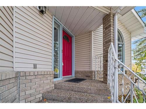 9051 Scurfield Drive Nw, Calgary, AB - Outdoor