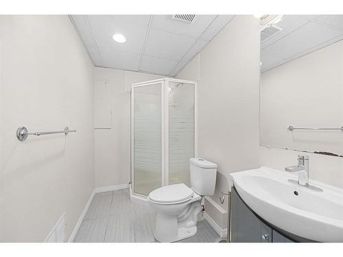 9051 Scurfield Drive Nw, Calgary, AB - Indoor Photo Showing Bathroom