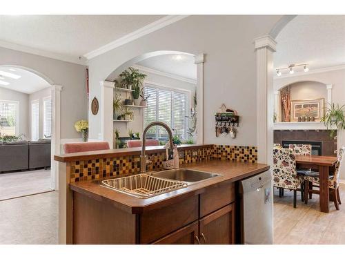 122 Evanscove Circle Nw, Calgary, AB - Indoor Photo Showing Kitchen With Double Sink