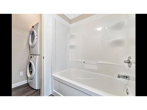 1422-2461 Bayspring Link Sw, Airdrie, AB - Indoor Photo Showing Laundry Room