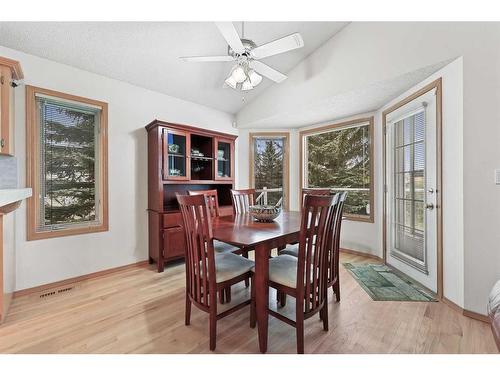 181 Hamptons Green Nw, Calgary, AB - Indoor Photo Showing Dining Room