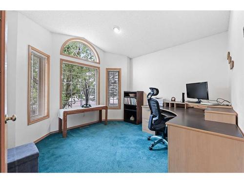 181 Hamptons Green Nw, Calgary, AB - Indoor Photo Showing Office