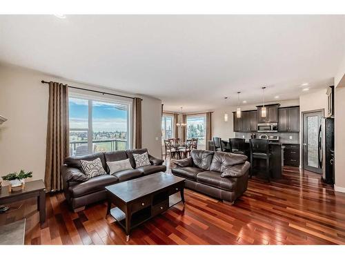 153 Everoak Circle Sw, Calgary, AB - Indoor Photo Showing Living Room