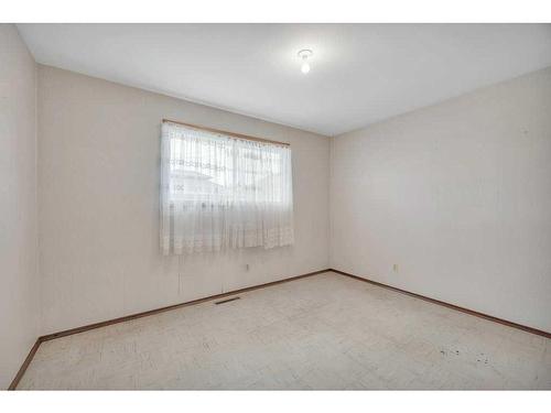 210 161 Avenue Nw, Edmonton, AB - Indoor Photo Showing Other Room