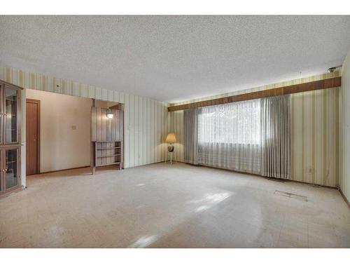 210 161 Avenue Nw, Edmonton, AB - Indoor Photo Showing Other Room