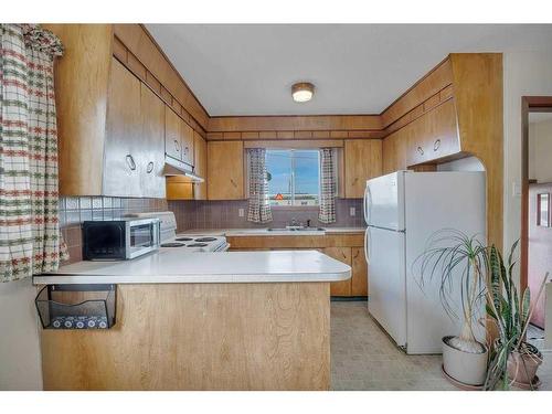 210 161 Avenue Nw, Edmonton, AB - Indoor Photo Showing Kitchen