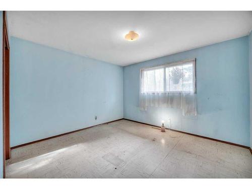 210 161 Avenue Nw, Edmonton, AB - Indoor Photo Showing Other Room