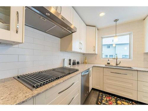 68 Bedford Circle Ne, Calgary, AB - Indoor Photo Showing Kitchen