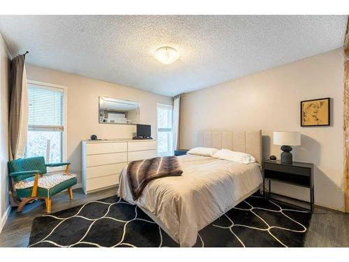 68 Bedford Circle Ne, Calgary, AB - Indoor Photo Showing Bedroom