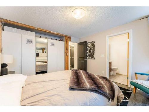 68 Bedford Circle Ne, Calgary, AB - Indoor Photo Showing Bedroom