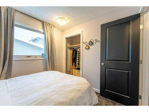 68 Bedford Circle Ne, Calgary, AB - Indoor Photo Showing Bedroom