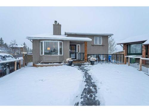 68 Bedford Circle Ne, Calgary, AB - Outdoor