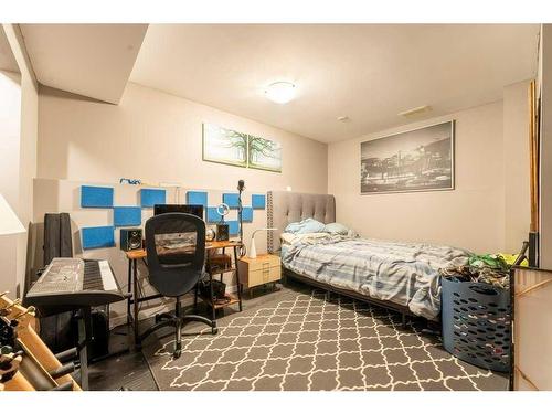 68 Bedford Circle Ne, Calgary, AB - Indoor Photo Showing Bedroom