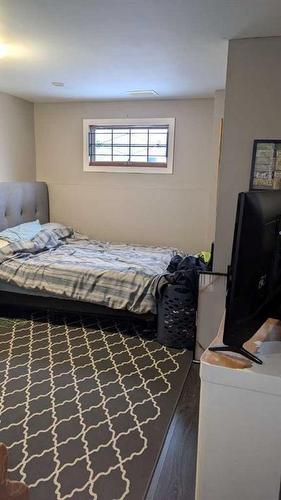 68 Bedford Circle Ne, Calgary, AB - Indoor Photo Showing Bedroom