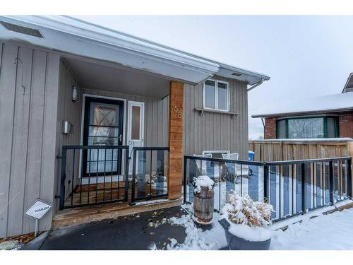 68 Bedford Circle Ne, Calgary, AB - Outdoor