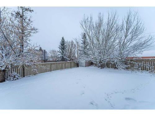 68 Bedford Circle Ne, Calgary, AB - Outdoor