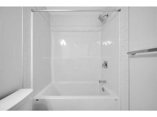 415-137 Red Embers Link Ne, Calgary, AB - Indoor Photo Showing Bathroom