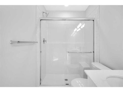 415-137 Red Embers Link Ne, Calgary, AB - Indoor Photo Showing Bathroom