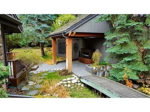 4 Baycrest Place Sw, Calgary, AB - Outdoor