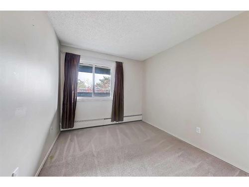 5312-315 Southampton Drive Sw, Calgary, AB - Indoor Photo Showing Other Room