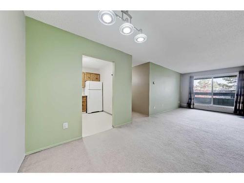 5312-315 Southampton Drive Sw, Calgary, AB - Indoor Photo Showing Other Room