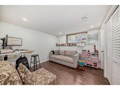 73-300 Marina Drive, Chestermere, AB - Indoor Photo Showing Living Room