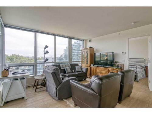 1102-128 2 Street Sw, Calgary, AB - Indoor Photo Showing Living Room