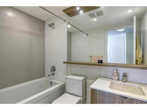 1102-128 2 Street Sw, Calgary, AB - Indoor Photo Showing Bathroom