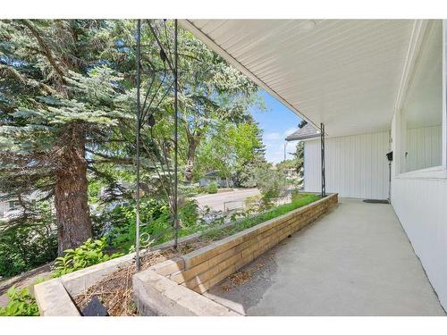 94 Cumberland Drive Nw, Calgary, AB - Outdoor