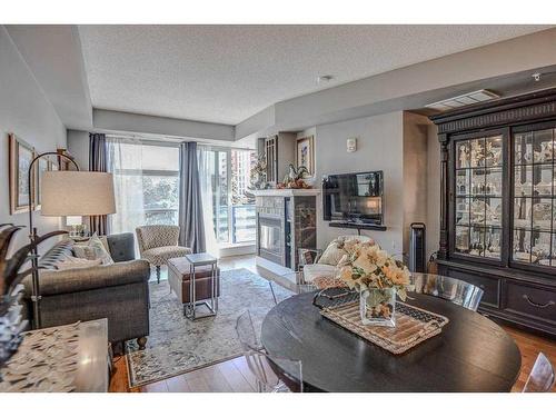 304-205 Riverfront Avenue Sw, Calgary, AB - Indoor Photo Showing Living Room