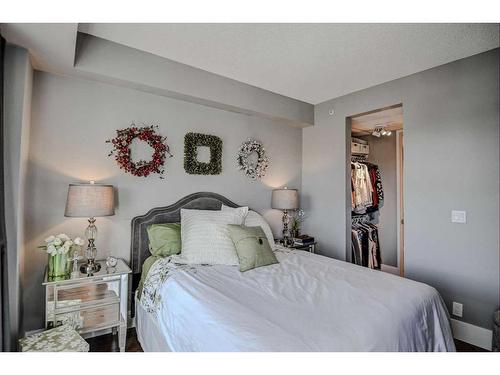 304-205 Riverfront Avenue Sw, Calgary, AB - Indoor Photo Showing Bedroom