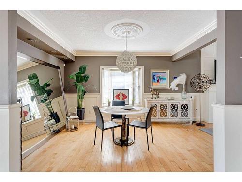 338 Superior Avenue Sw, Calgary, AB - Indoor Photo Showing Dining Room