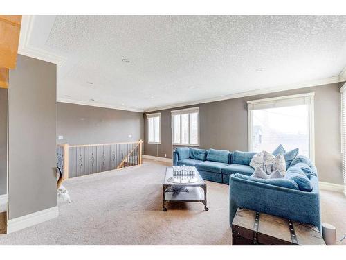 338 Superior Avenue Sw, Calgary, AB - Indoor Photo Showing Living Room