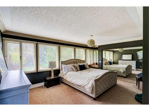 338 Superior Avenue Sw, Calgary, AB - Indoor Photo Showing Bedroom