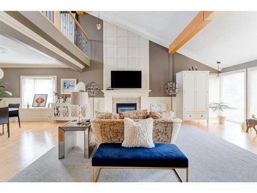 338 Superior Avenue Sw, Calgary, AB - Indoor Photo Showing Living Room With Fireplace