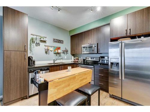 2210-215 Legacy Boulevard Se, Calgary, AB - Indoor Photo Showing Kitchen