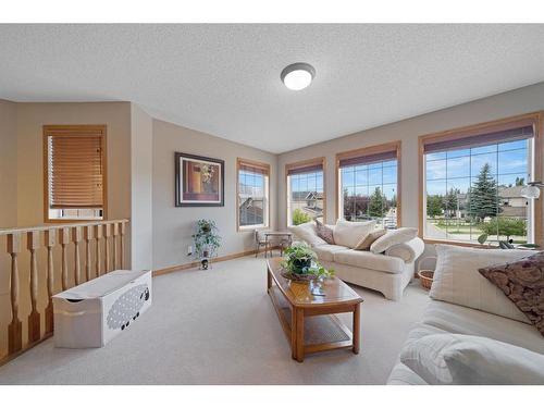 82 Everwillow Close Sw, Calgary, AB - Indoor Photo Showing Living Room