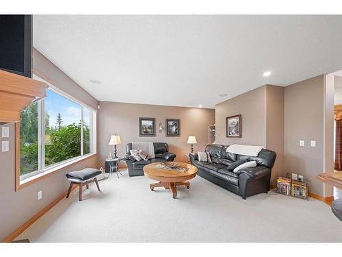 82 Everwillow Close Sw, Calgary, AB - Indoor Photo Showing Other Room