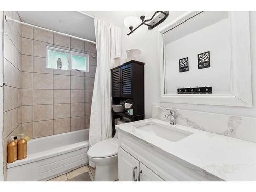 108 Bedford Circle Ne, Calgary, AB - Indoor Photo Showing Bathroom