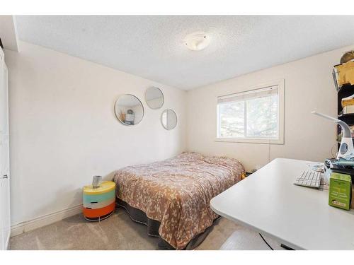 108 Bedford Circle Ne, Calgary, AB - Indoor Photo Showing Bedroom