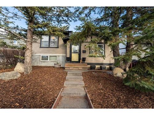 108 Bedford Circle Ne, Calgary, AB - Outdoor