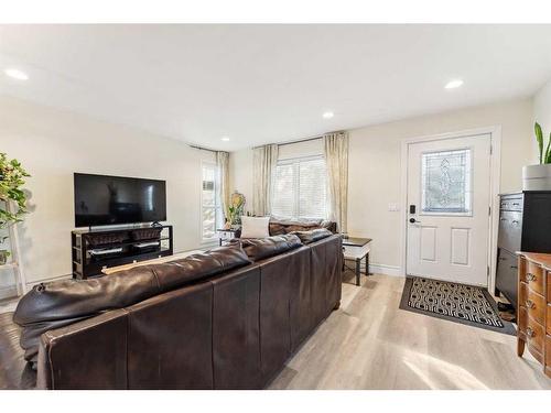 108 Bedford Circle Ne, Calgary, AB - Indoor Photo Showing Living Room