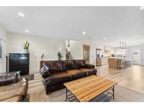 108 Bedford Circle Ne, Calgary, AB - Indoor Photo Showing Living Room