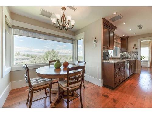 5N-222 Eagle Ridge Drive Sw, Calgary, AB - Indoor Photo Showing Dining Room